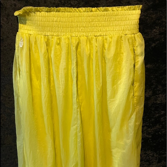 Very stylish capris!! - Picture 4 of 6